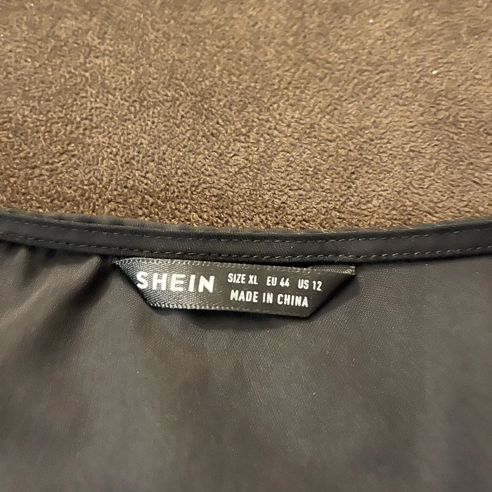 CROP BUTTON UP SHIRT - Picture 2 of 3